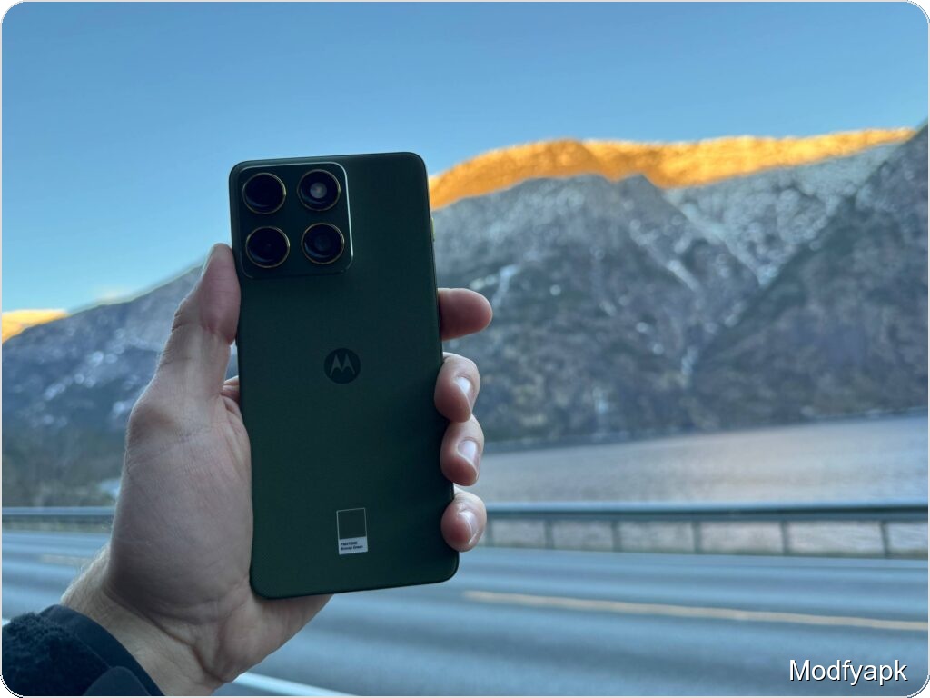 Motorola Edge 70 Falls Between Style and Substance at €799