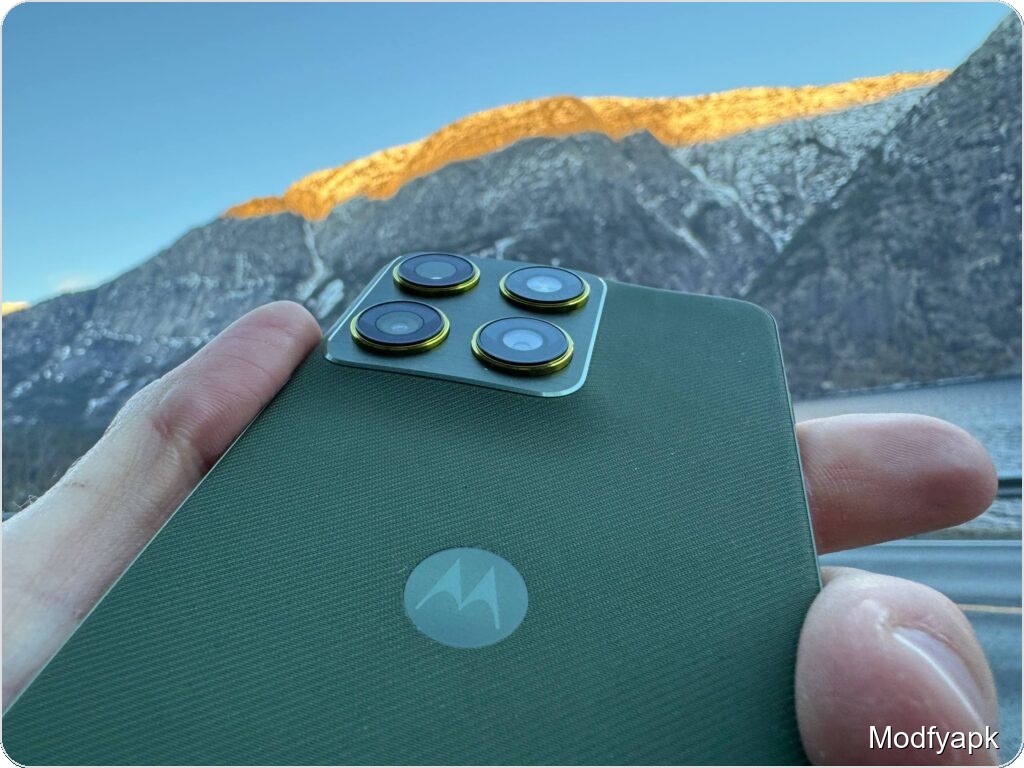 Motorola Edge 70 Falls Between Style and Substance at €799