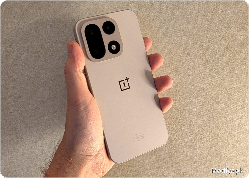 OnePlus 15 Review: Stellar Battery and Performance, Camera Still Trails the Pack