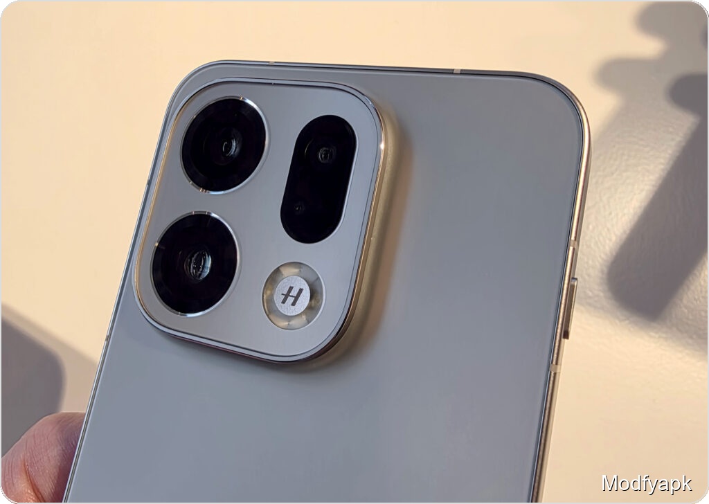 Oppo Find X9 Delivers Flagship Features in a More Manageable Package