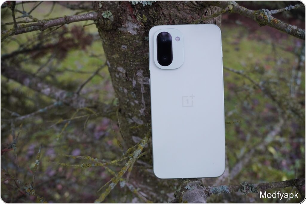 OnePlus 15R Puts Battery and Speed First, but Cameras Take a Hit